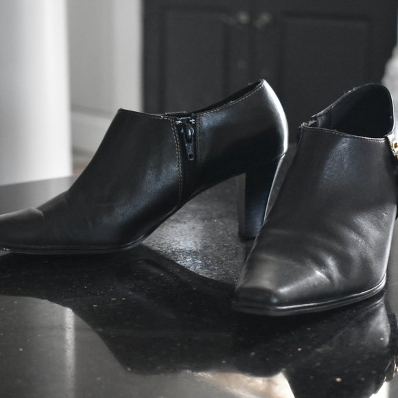 Liz Claiborne Flex Black Heels - Picture 2 of 9